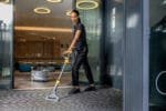 Dubinsko pranje tepiha Kärcher Puzzi 10/1 strojem sa podnom mlaznicom 240 mm