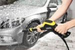 Pranje automobila pjenom uz Kärcher univerzalno sredstvo RM 555