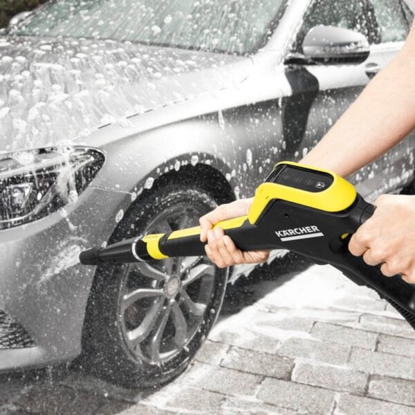 Pranje automobila pjenom uz Kärcher univerzalno sredstvo RM 555
