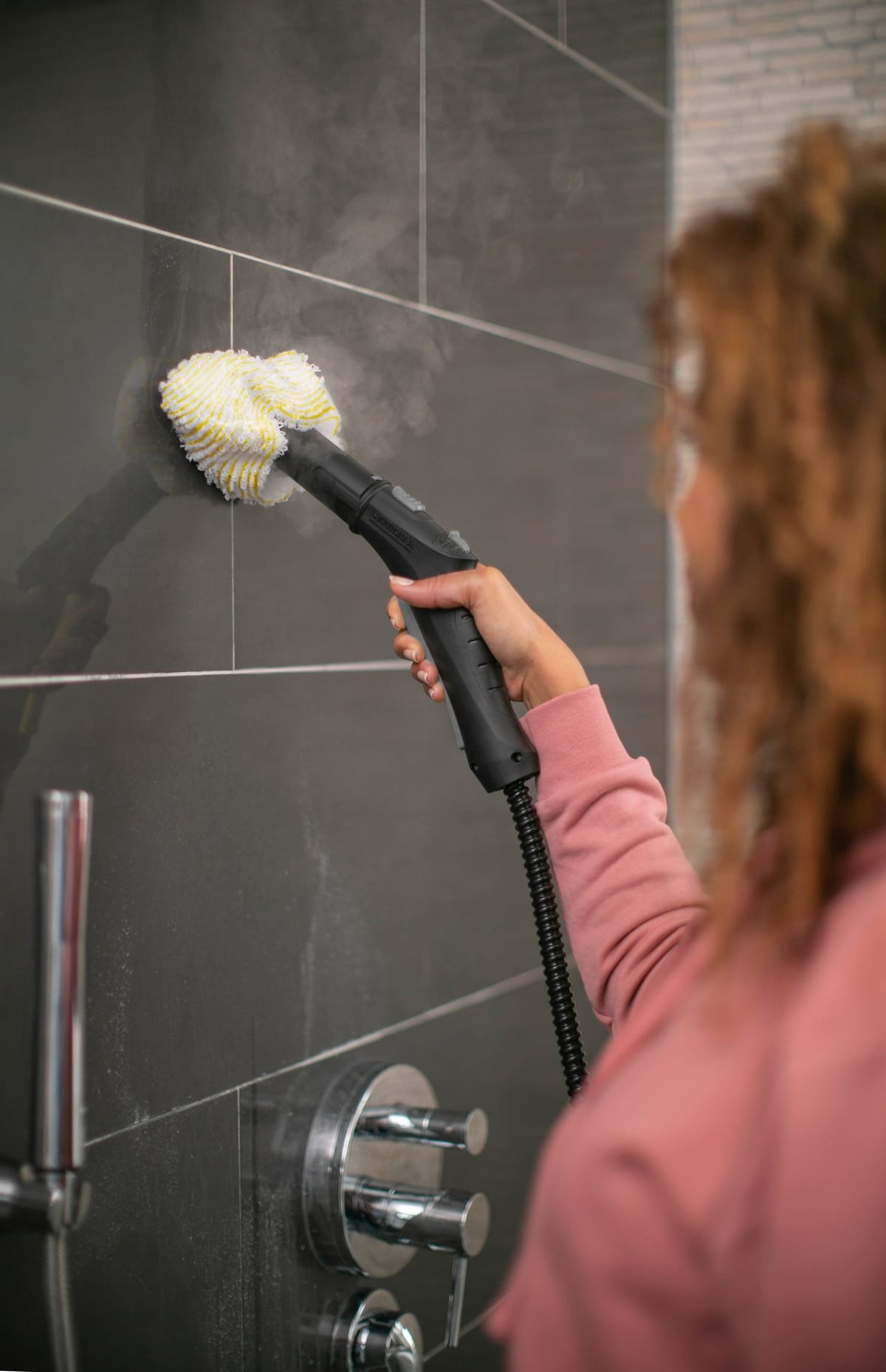 Čišćenje zidnih pločica i fuga parom uz Kärcher SC 3 EasyFix